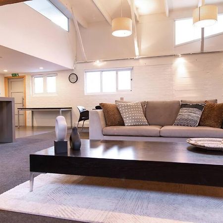 True New York Style Newmarket Loft Apartment Оукланд Екстериор снимка