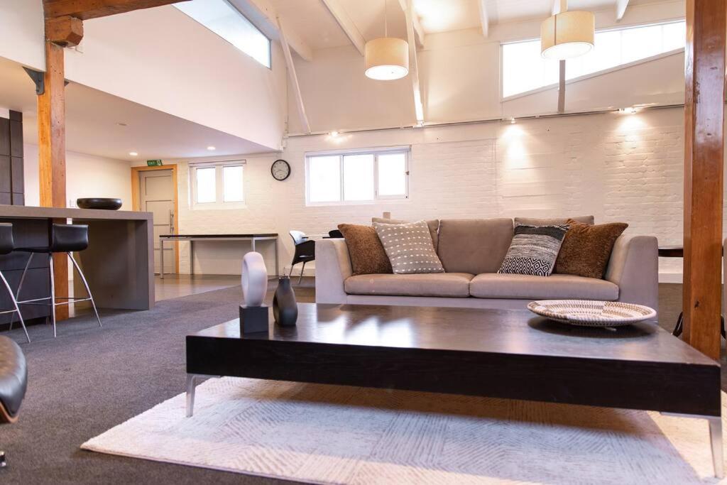 True New York Style Newmarket Loft Apartment Оукланд Екстериор снимка