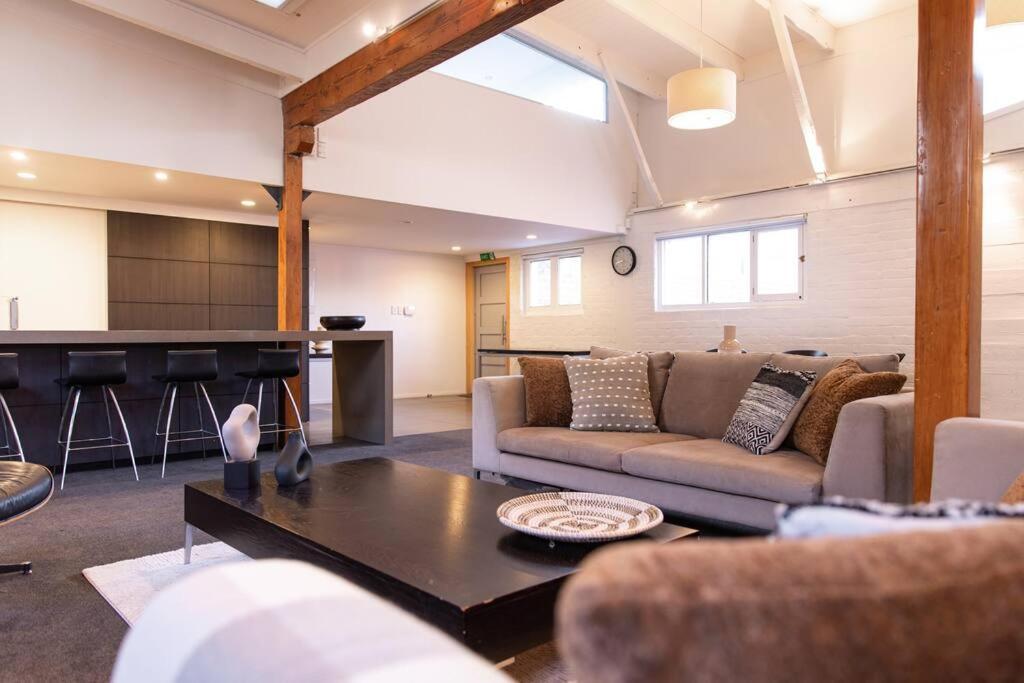 True New York Style Newmarket Loft Apartment Оукланд Екстериор снимка