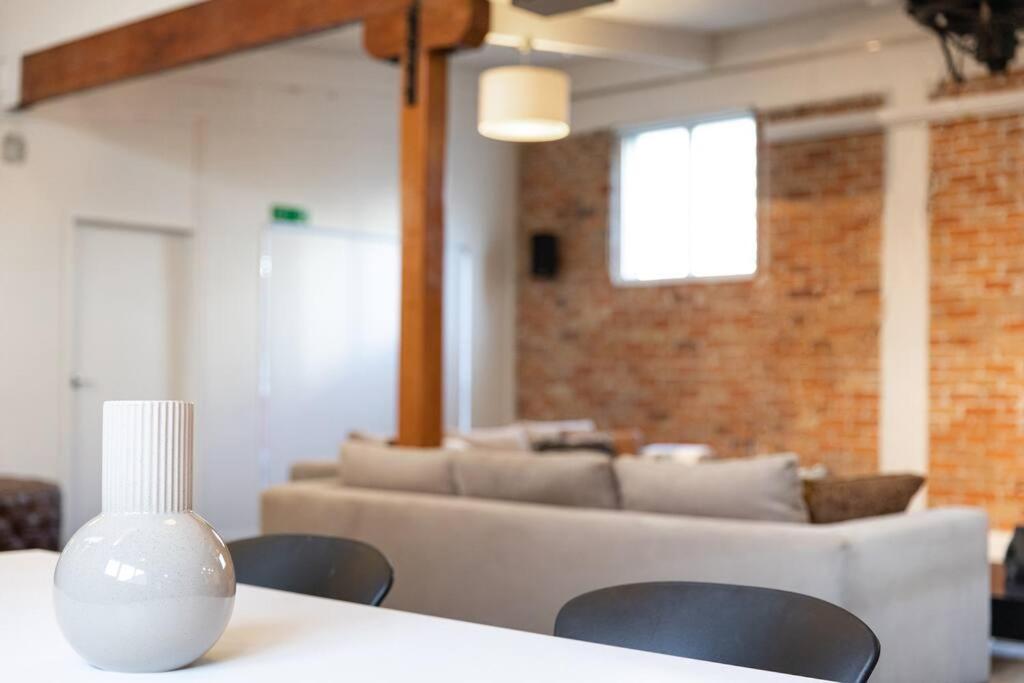 True New York Style Newmarket Loft Apartment Оукланд Екстериор снимка