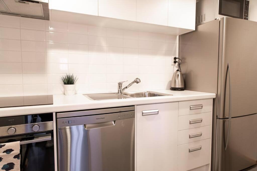 True New York Style Newmarket Loft Apartment Оукланд Екстериор снимка